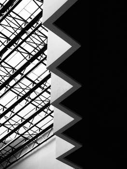 房地产行业深度调整期，京投发展主动剥离主业，转向轻型运营模式。