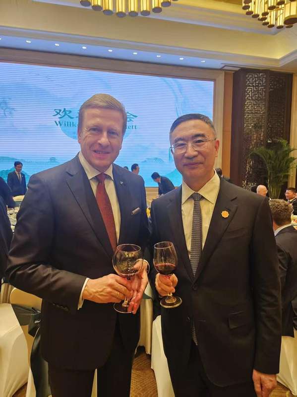 有望合作？零跑朱江明与宝马齐普策同框深度畅聊 新闻