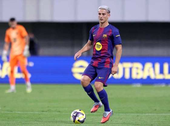  加维重返赛场，弗里克看好本周时机；塞维利亚再度见证他的归来。 体育新闻