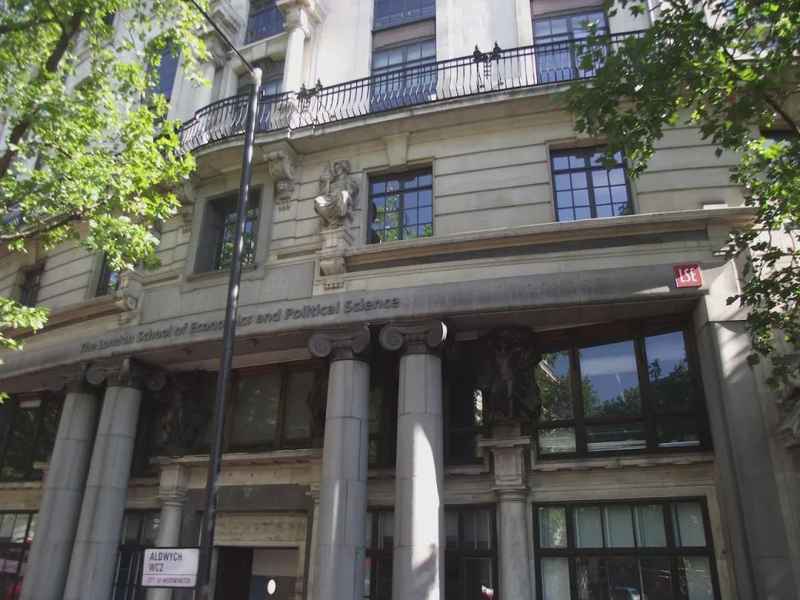  「教育投资暗战」：英国留学如何成为中产家庭的阶层护城河 教育招生