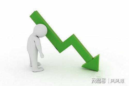 当熟悉的股票突然变脸：一位老股民从年报暴雷中学会的温柔功课 股票财经