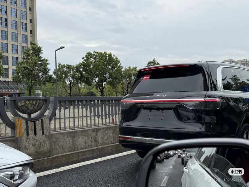  「技术深挖」2026款问界M9设计革新：华为如何重塑高端SUV美学语言 汽车科技