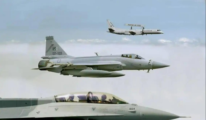  《“枭龙”Block3技术解码：KLJ-7A雷达与霹雳-15E组合如何重塑超视距空战规则》 新闻