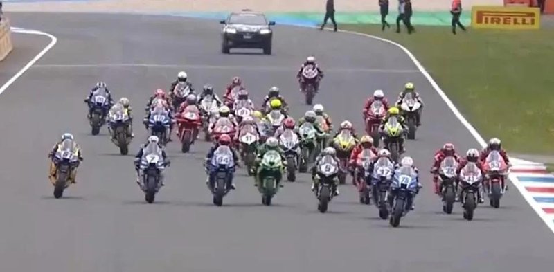  WSBK荷兰站数据复盘：德比斯与卡里卡苏洛的赛道效率对比分析 体育新闻 WSBK荷兰站数据复盘：德比斯与卡里卡苏洛的赛道效率对比分析 体育新闻